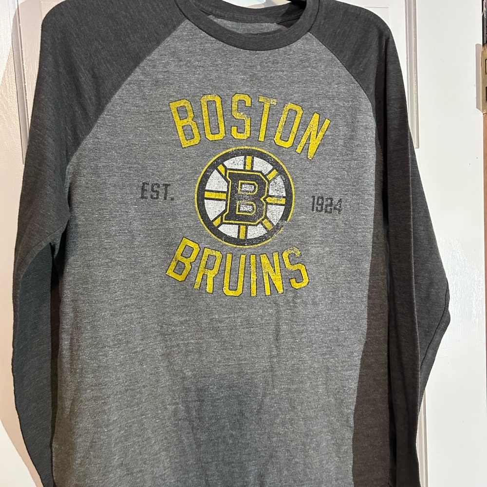Boston Bruins - Fanatics -Grey Long Sleeve Shirt. Size Large